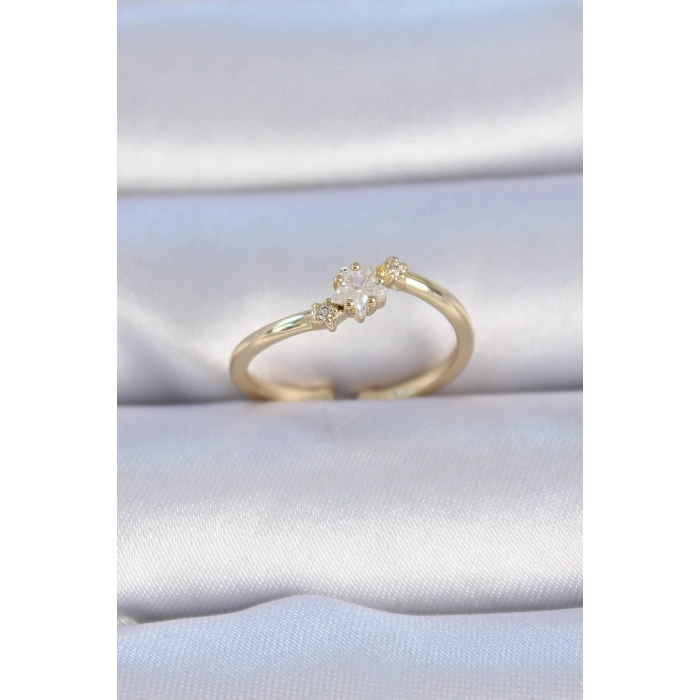 BFS Pirinç Gold Renk Beyaz Çiçek Model Zirkon Taş Detay Kadın Yüzük