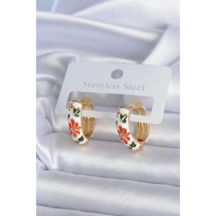 BFS Pirinç Gold Renk Beyaz Renk Çiçek İşleme Detay Kadın Küpe