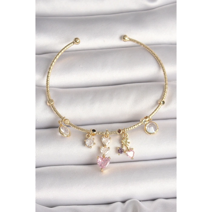 BFS Pirinç Gold Renk Sallantı Zirkon Taşlı Kalp Figür Pembe Kalp Detay Charm Kadın Bileklik