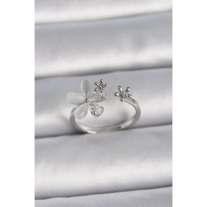 BFS Pirinç Gümüş Renk Ayarlanabilir Zirkon Taşlı Beyaz Mineli Yaprak Model Kadın Yüzük