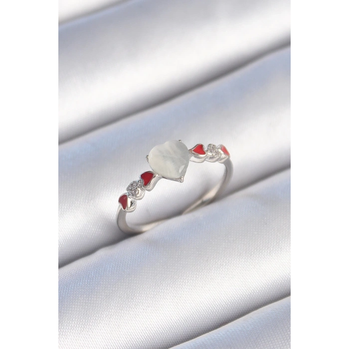 BFS Pirinç Gümüş Renk Beyaz Mineli Kalp Model Zirkon Taş Detaylı Kadın Yüzük