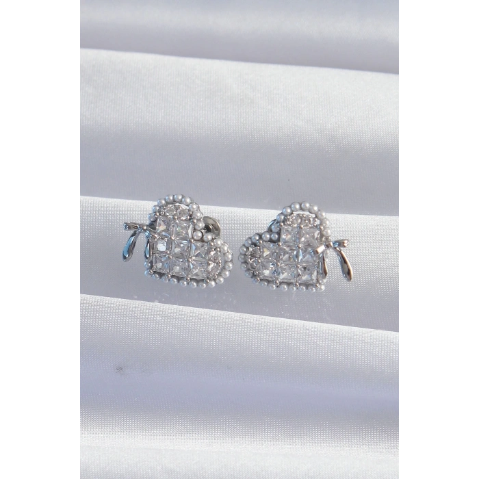 BFS Pirinç Gümüş Renk Fiyonk Detay İncili Zirkon Taşlı Kalp Küpe