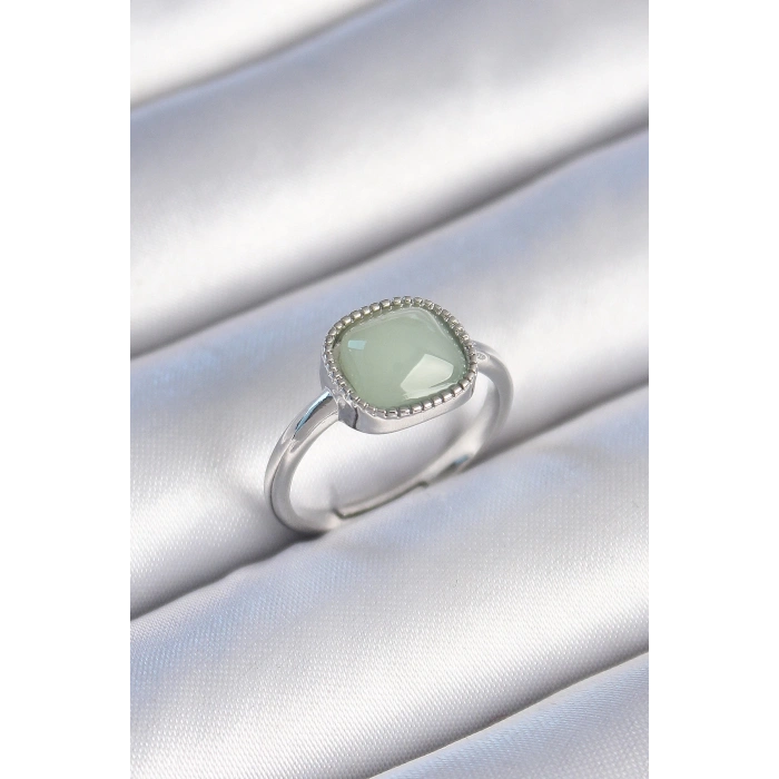 BFS Pirinç Gümüş Renk Yeşil Kare Mineli Kadın Yüzük