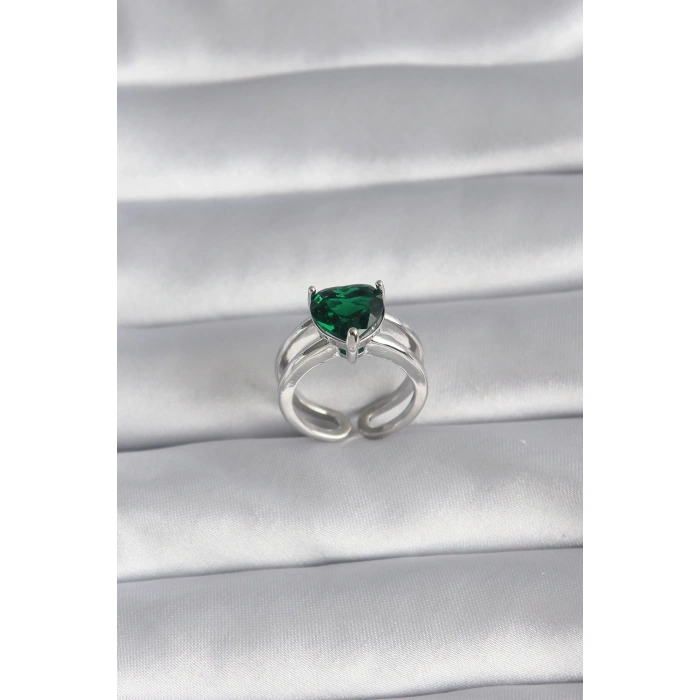 BFS Pirinç Gümüş Renk Yeşil Zirkon Taşlı Tek Taş Model Kadın Yüzük