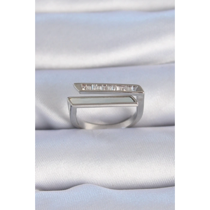 BFS Pirinç Gümüş Renk Zirkon Taşlı Beyaz Sedef Detay Kadın Yüzük