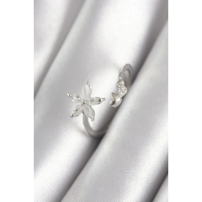 BFS Pirinç Gümüş Renk Zirkon Taşlı Çiçek Model Kalp Detay Kadın Yüzük