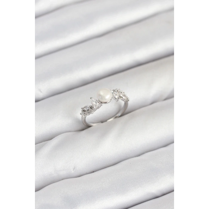 BFS Pirinç Gümüş Renk Zirkon Taşlı İncili Model Kadın Yüzük