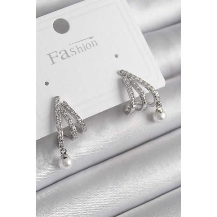 BFS Pirinç Gümüş Renk Zirkon Taşlı Pençe Model İnci Detay Kadın Küpe