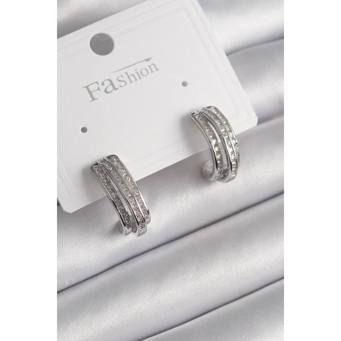 BFS Pirinç Gümüş Renk Zirkon Taşlı Yarım Halka Model Kadın Küpe