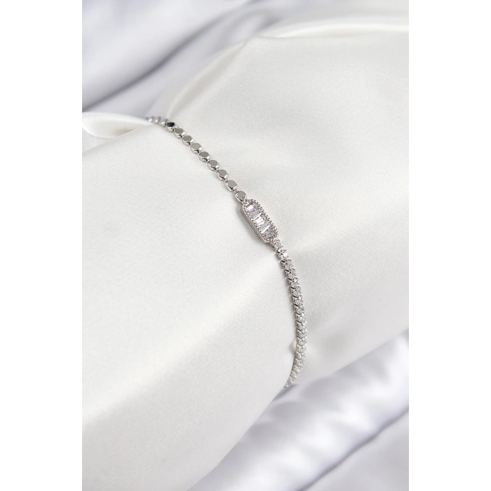 BFS Pirinç Zirkon Taşlı Dikdörtgen Model Ezme Zincir Gümüş Renk Kadın Bileklik