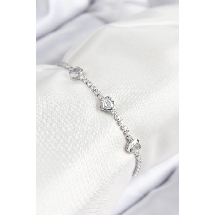 BFS Pirinç Zirkon Taşlı Sıralı Kalp Model Gümüş Renk Asansörlü Kadın Bileklik