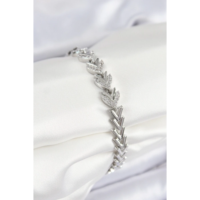 BFS Pirinç Zirkon Taşlı Sıralı Ok Model Gümüş Renk Kadın Bileklik