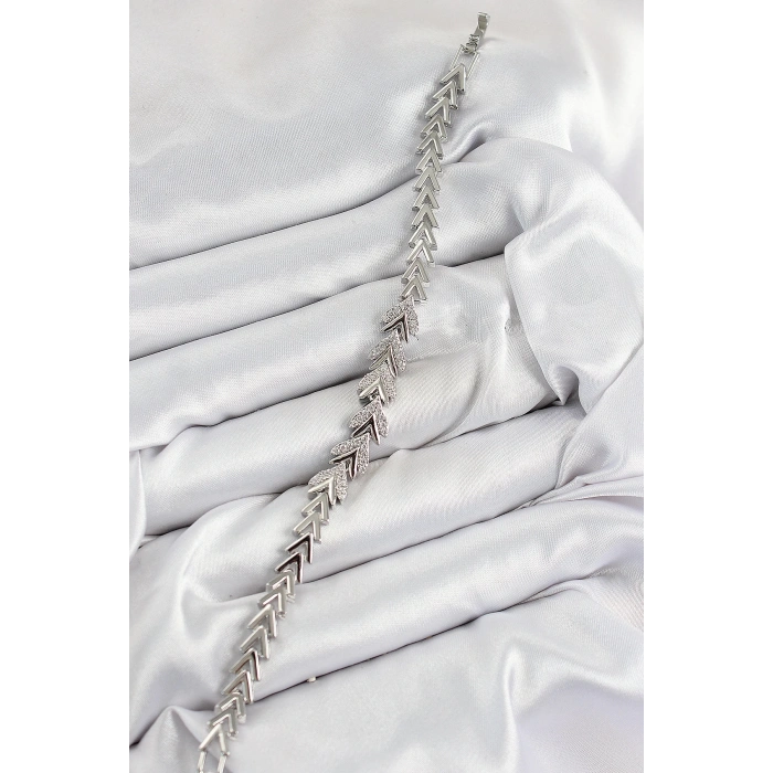 BFS Pirinç Zirkon Taşlı Sıralı Ok Model Gümüş Renk Kadın Bileklik