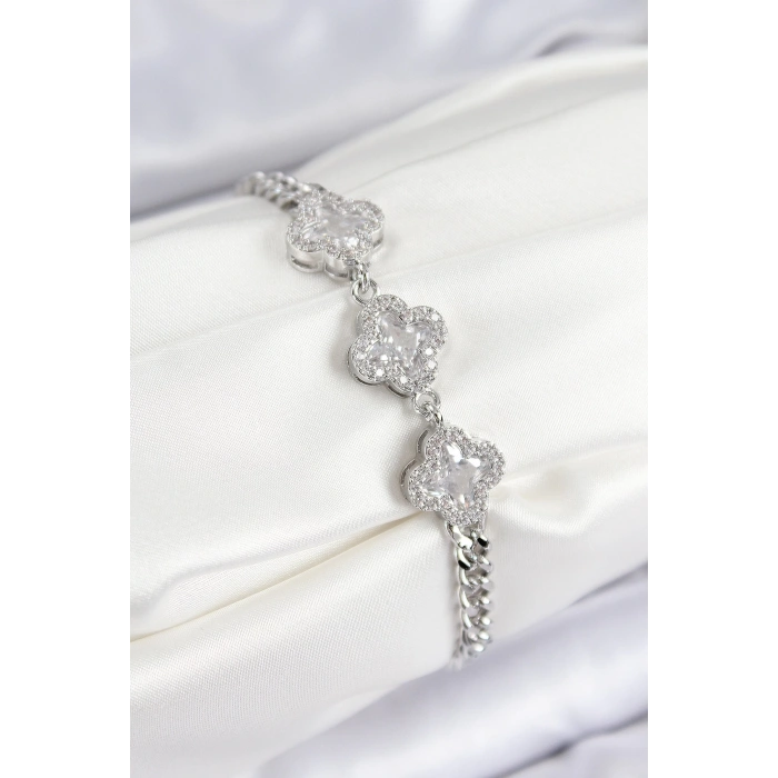 BFS Pirinç Zirkon Taşlı Yonca Model Gümüş Renk Kadın Bileklik