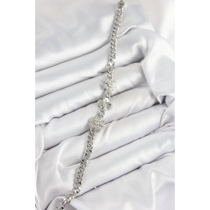 BFS Pirinç Zirkon Taşlı Yonca Model Gümüş Renk Kadın Bileklik