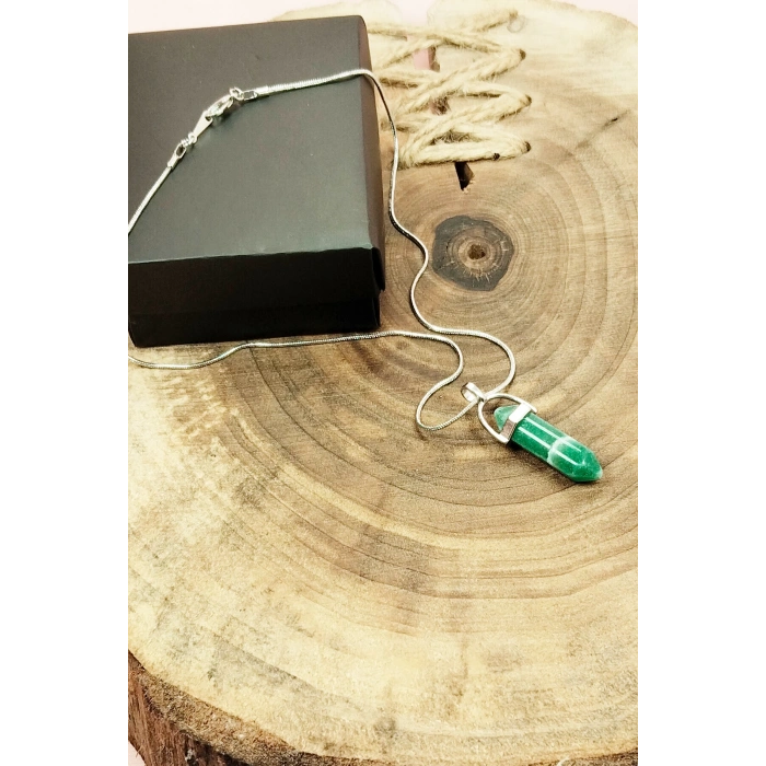 Yeşim Doğal Taşı Zincirli El Yapımı Tasarımlı Kolye Uç: 3,5 cm Zincir: 20 cm Kutulu