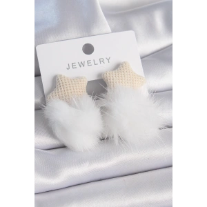 BFS Beyaz Renk Tüylü Yıldız Ponpon Model Kadın Küpe