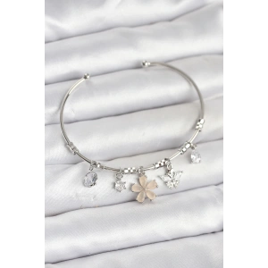 BFS Çiçek ve Kelebek Charmlı Gümüş Renk Pirinç Kadın Bileklik