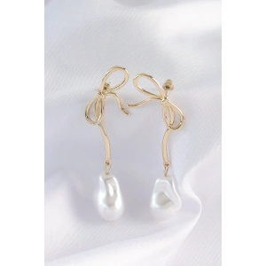 BFS Pirinç Gold Renk Fiyonk Model İnci Taşlı Uzun Küpe