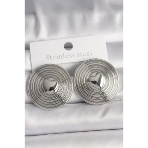 BFS Pirinç Gümüş Renk Kalp İşlemeli Daire Plaka Model Kadın Küpe