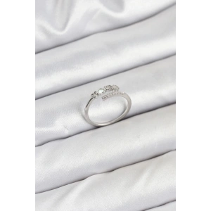 BFS Pirinç Gümüş Renk Kalpli Detaylı Zirkon Taşlı Kadın Yüzük