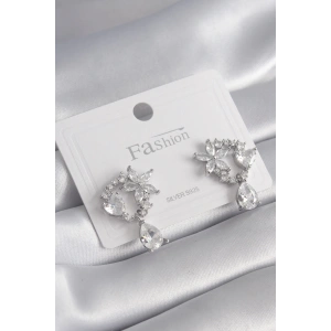 BFS Pirinç Gümüş Renk Zirkon Taşlı Çiçek Model Sallantı Detay Kadın Küpe