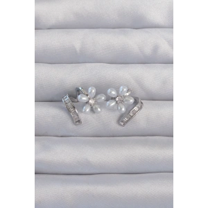 BFS Pirinç Gümüş Renk Zirkon Taşlı Kıvrımlı İnci Çiçek Küpe