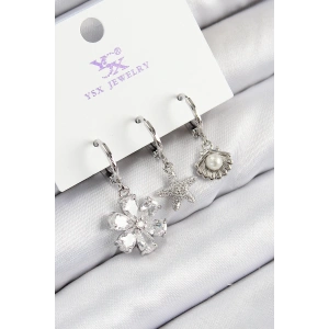 BFS Pirinç Zirkon Taşlı 3lü Çiçek Ve İstiridye Model Gümüş Renk Kadın Küpe