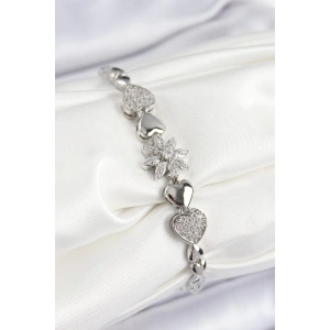 BFS Pirinç Zirkon Taşlı Kalp Detaylı Çiçek Model Gümüş Renk Kadın Bileklik