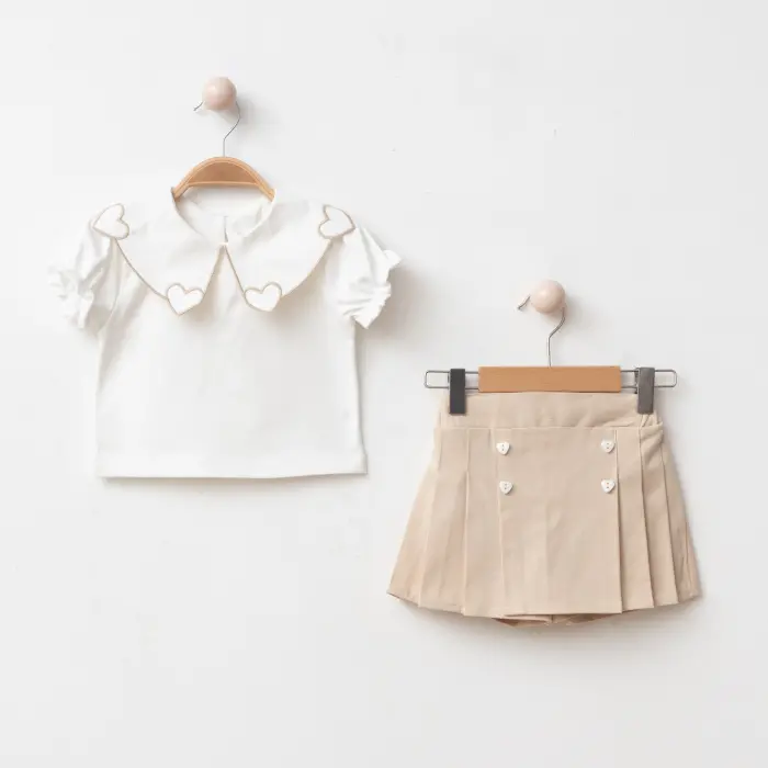 Kalp Yaka Detaylı Bluz & Pileli Şort Etek Kız Çocuk 2li Takım