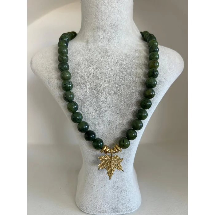 Yeşim Yaprak Uçlu Kolye