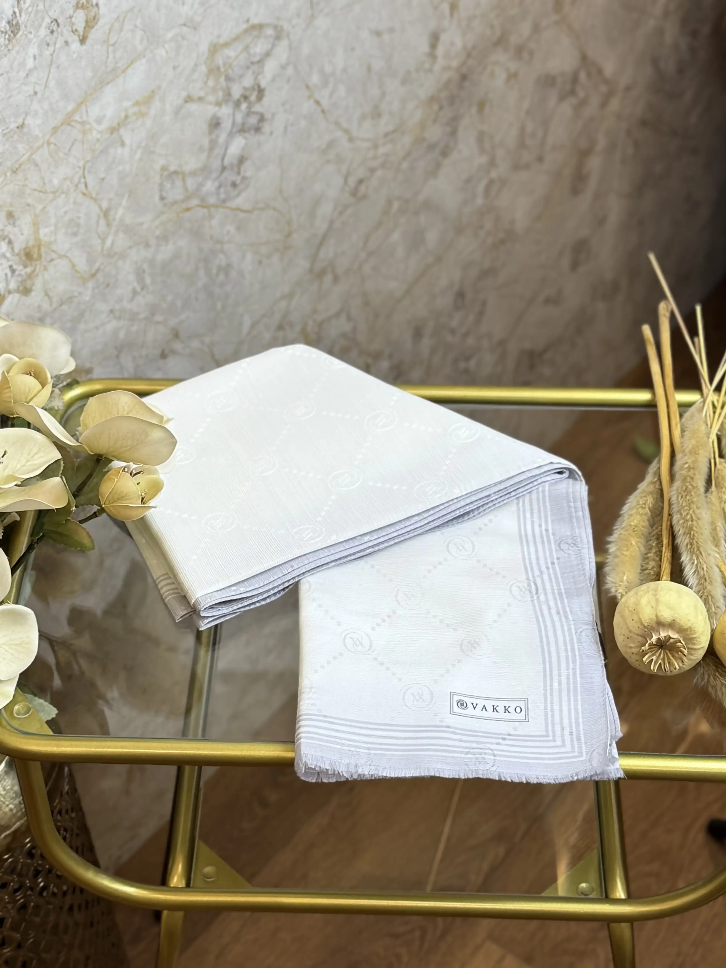 VAKKO Ekru Renk Monogram Pamuk İpek Bordürlü Şal