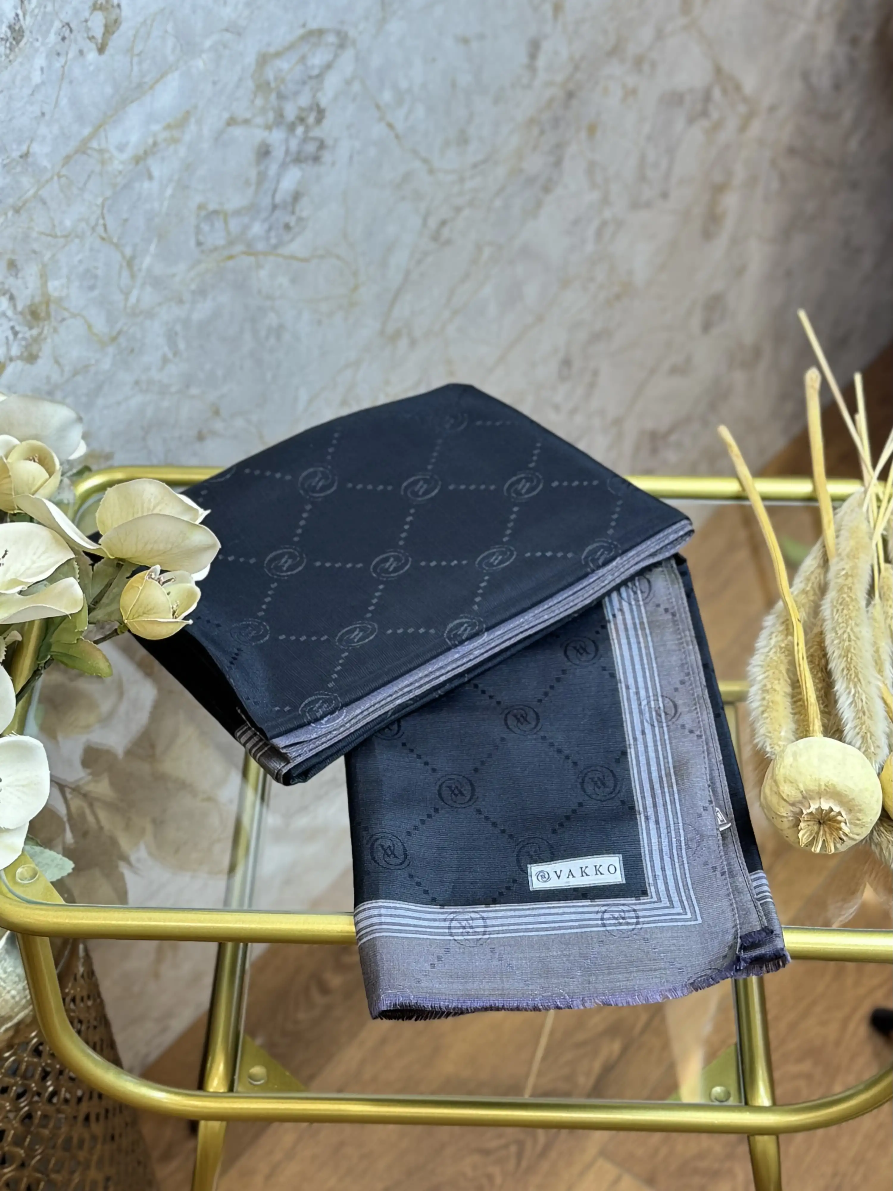 VAKKO Siyah Renk Monogram Pamuk İpek Bordürlü Şal