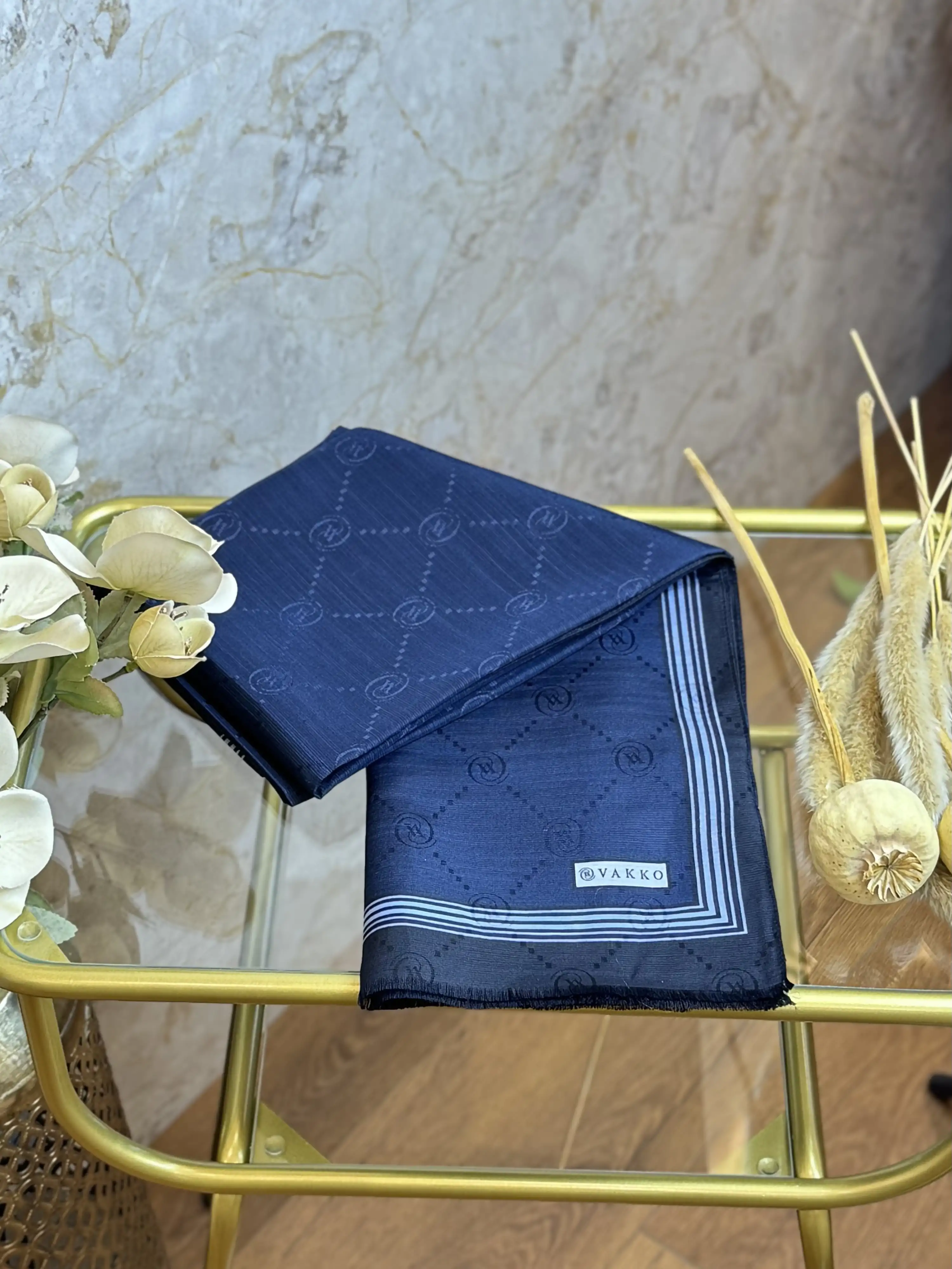 VAKKO Lacivert Renk Monogram Pamuk İpek Bordürlü Şal