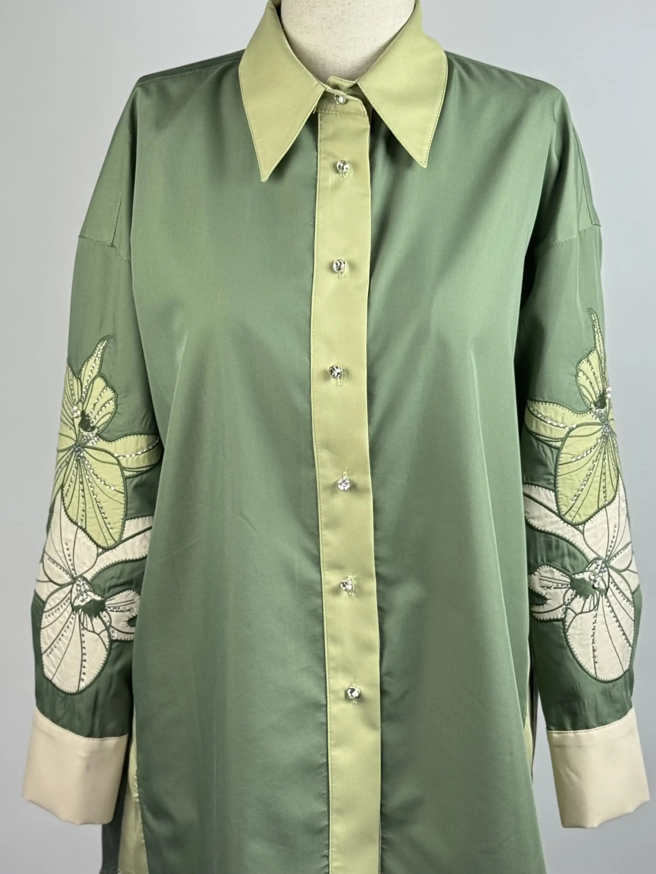 MY312 Haki Renk Kolları Nakışlı Taşlı Gömlek