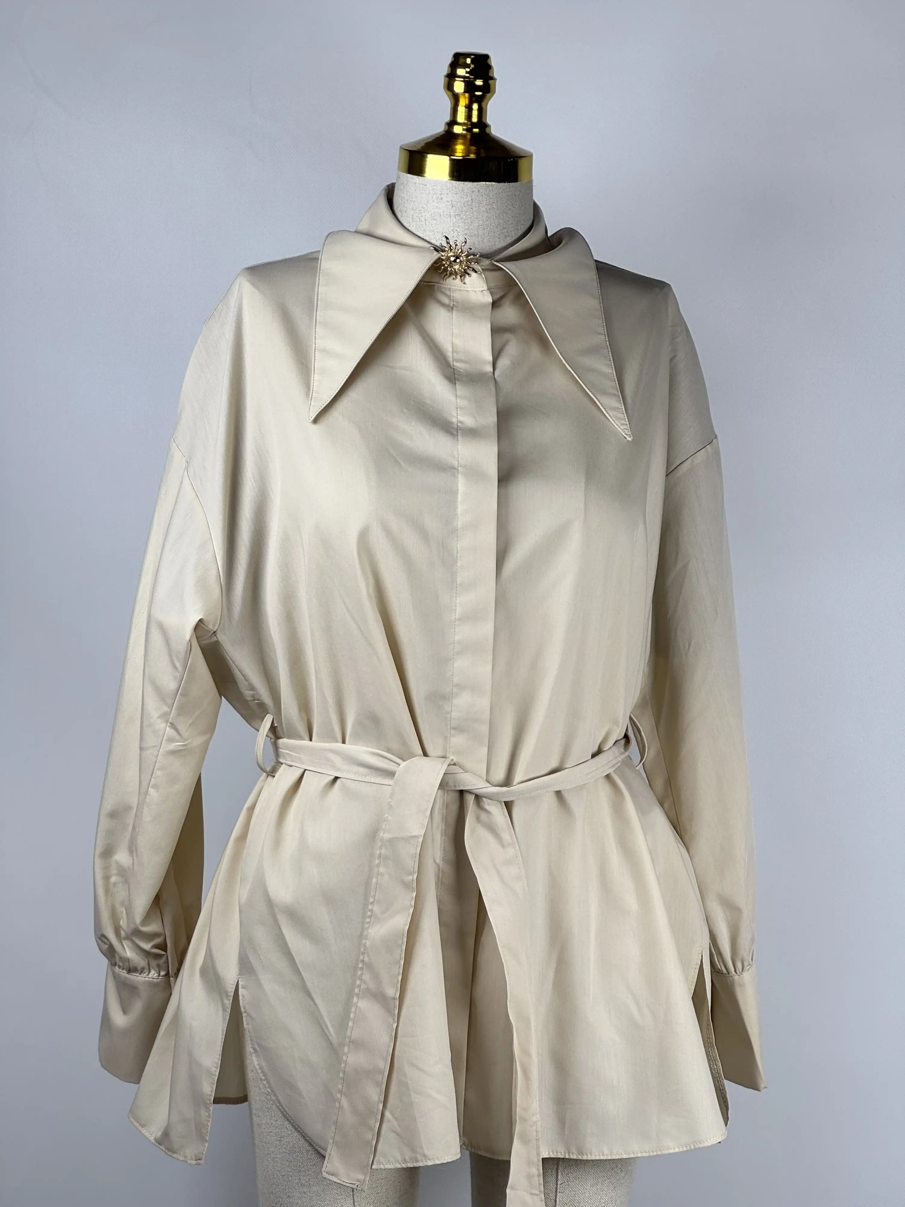 MY312 Bej Renk Yaka Detaylı Gömlek