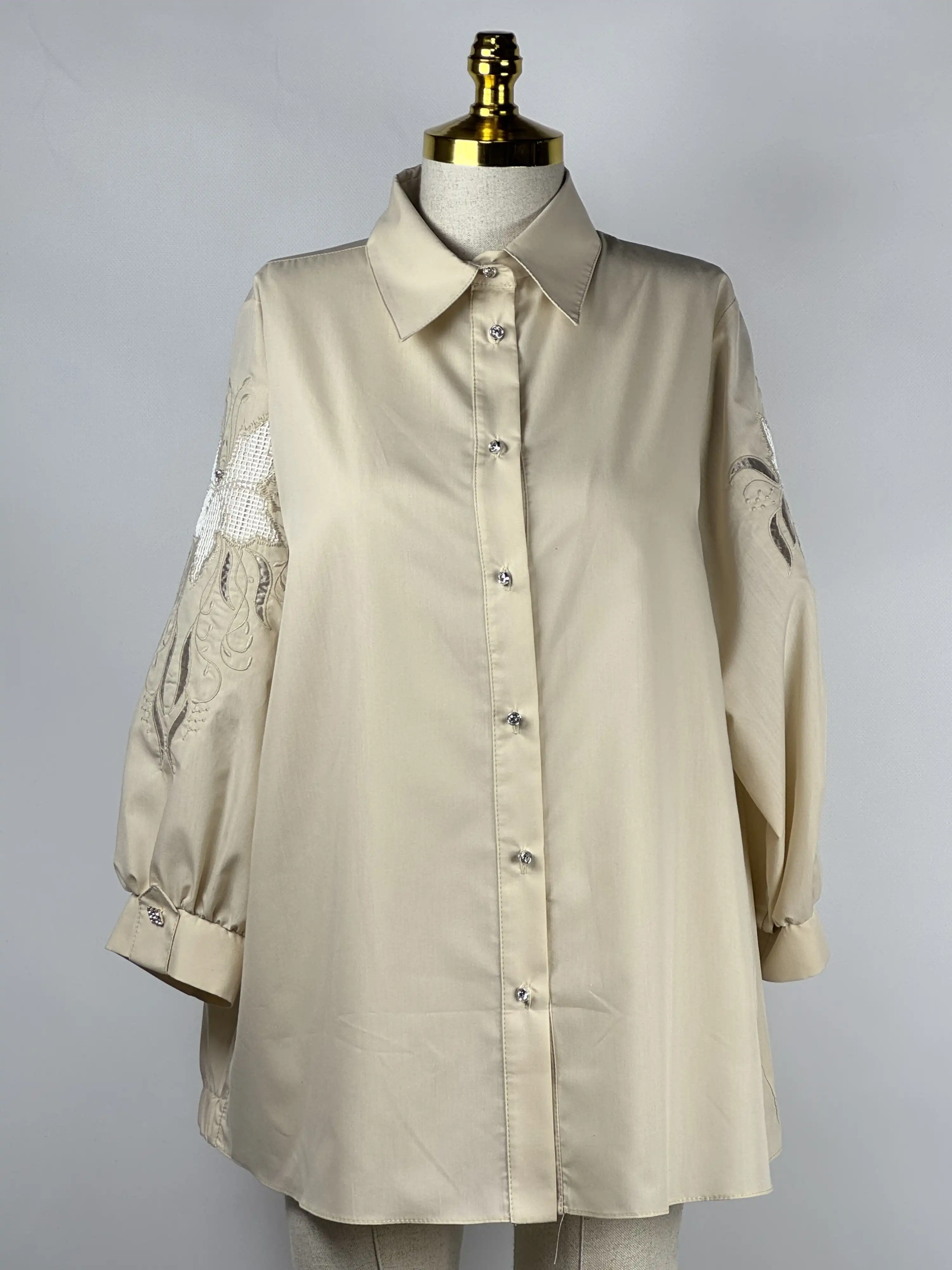 MY312 Bej Renk Kolları Nakışlı Taşlı Tunik