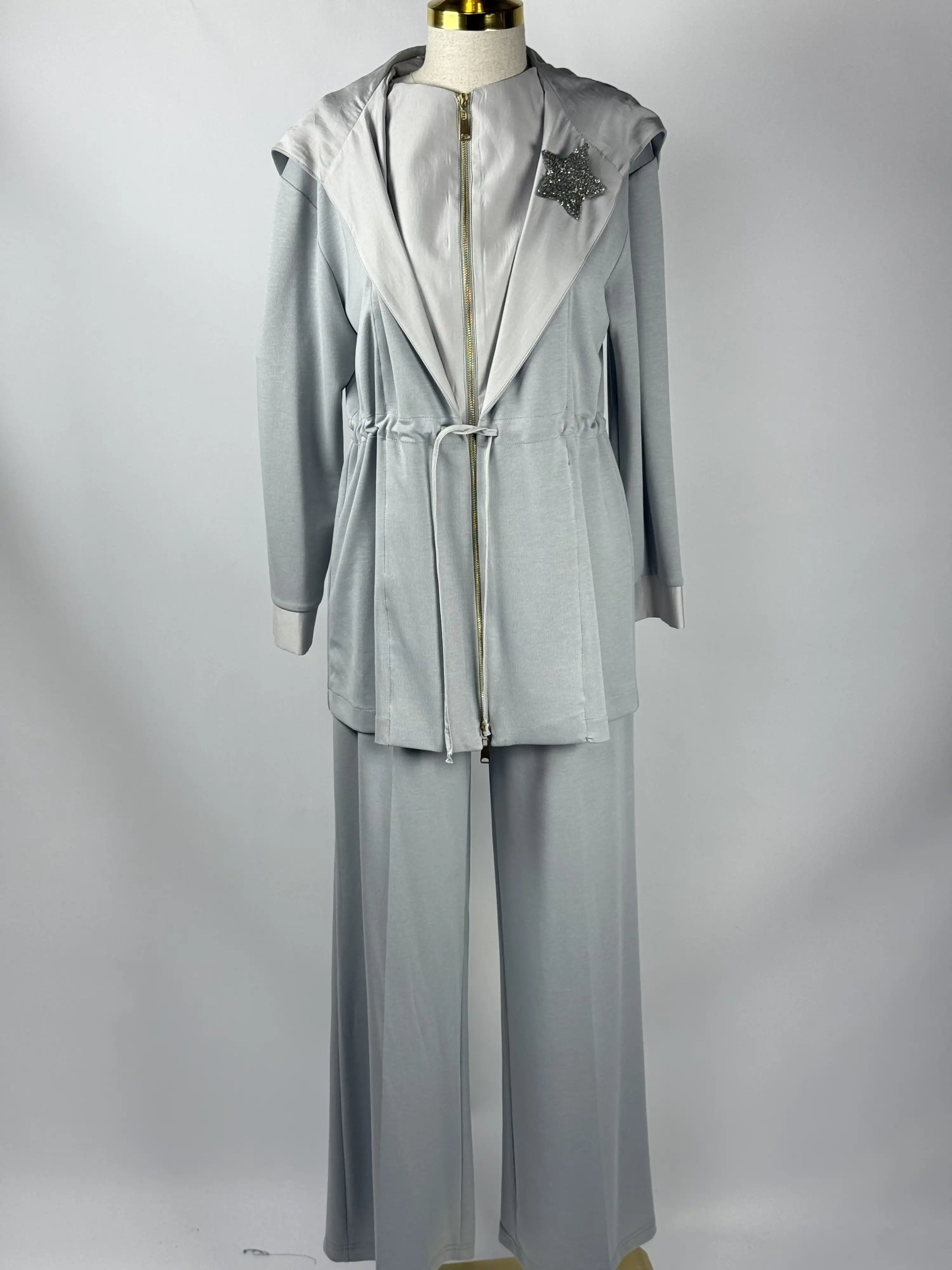 QUPRA Gri Renk Takım