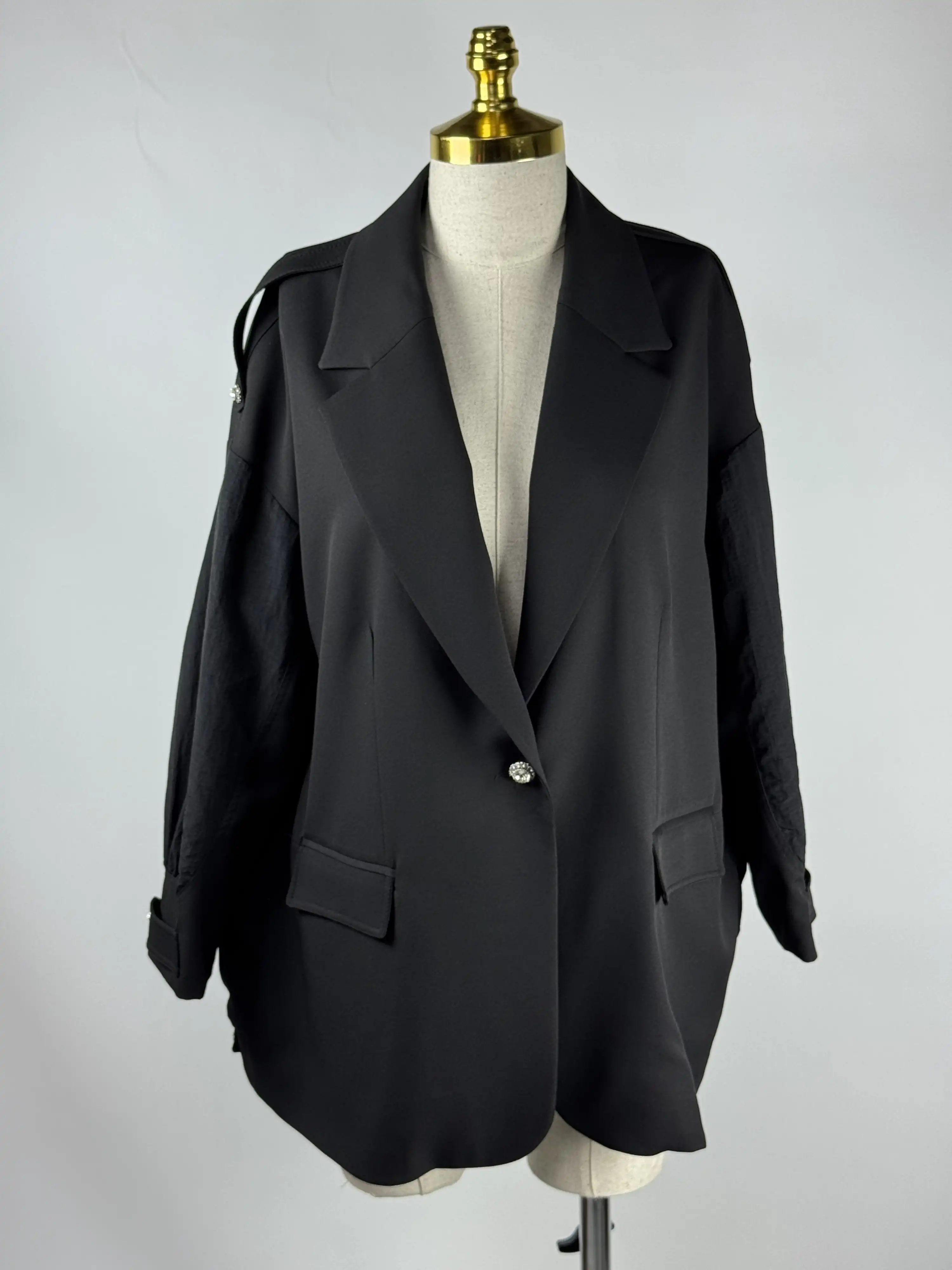 MY312 Siyah Renk Düğmeli Ceket