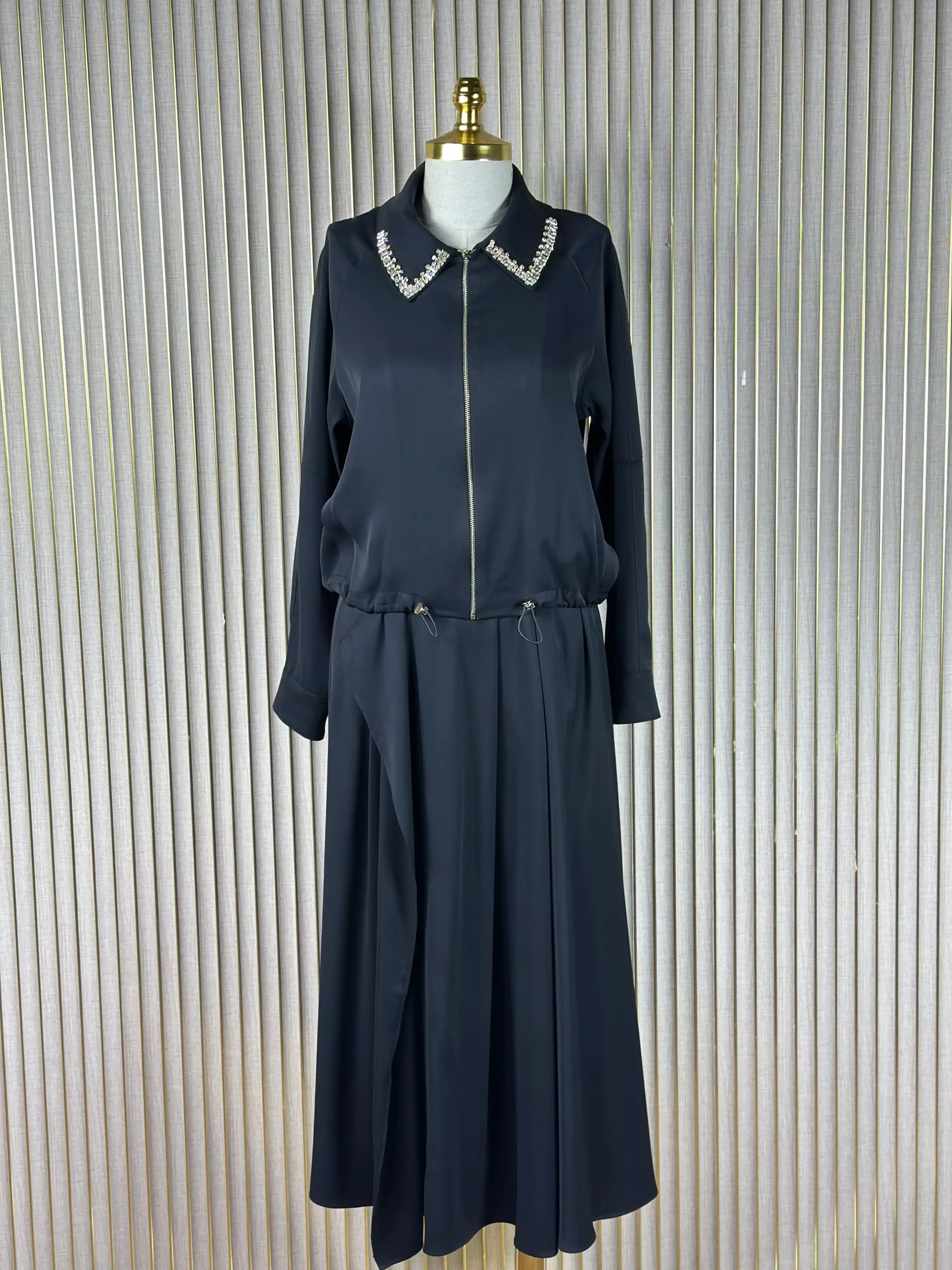 MY312 Siyah Renk Yakası Taşlı Takım