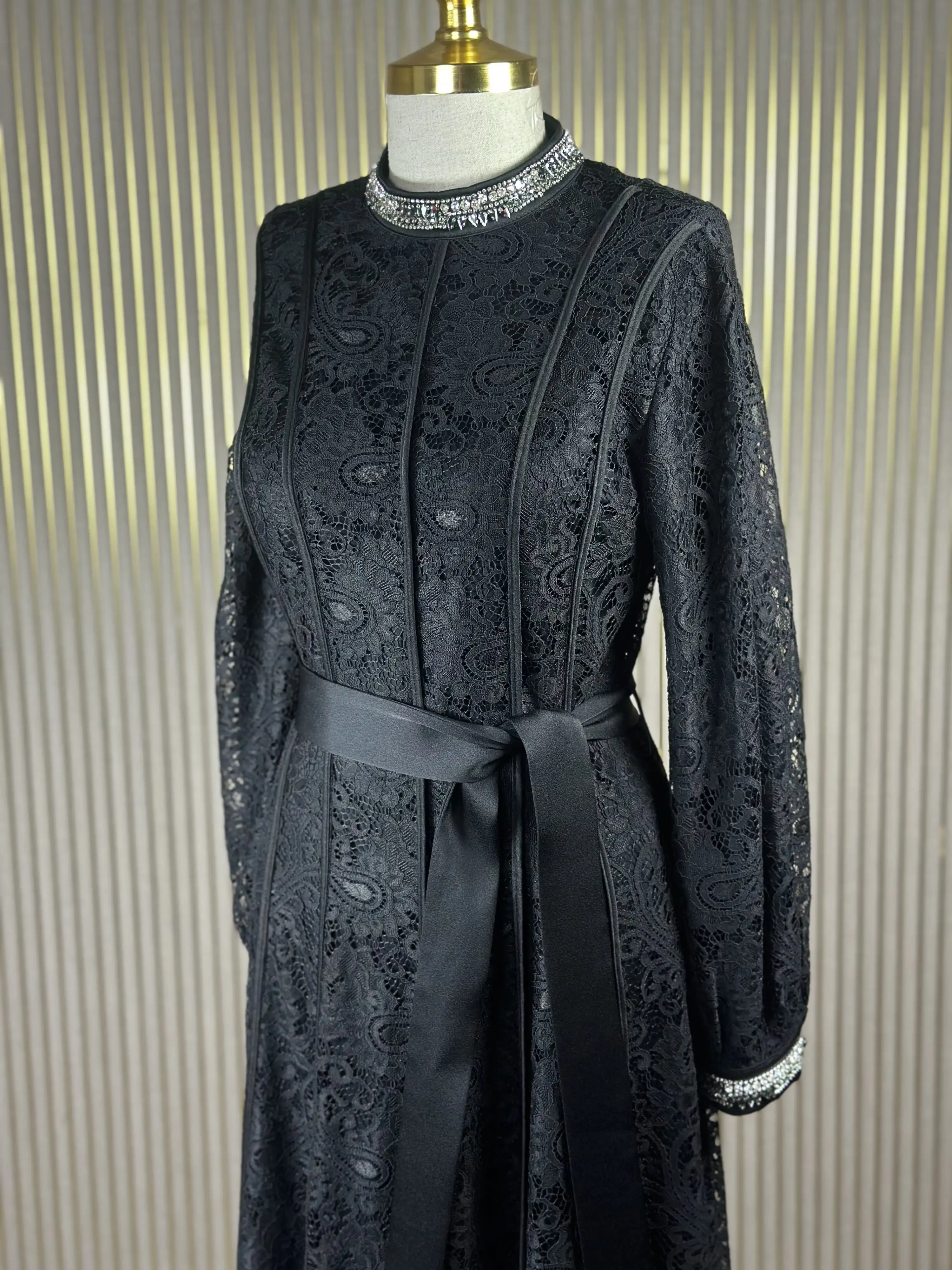 MY312 Siyah Renk Yakası Taşlı Dantel Abiye Elbise