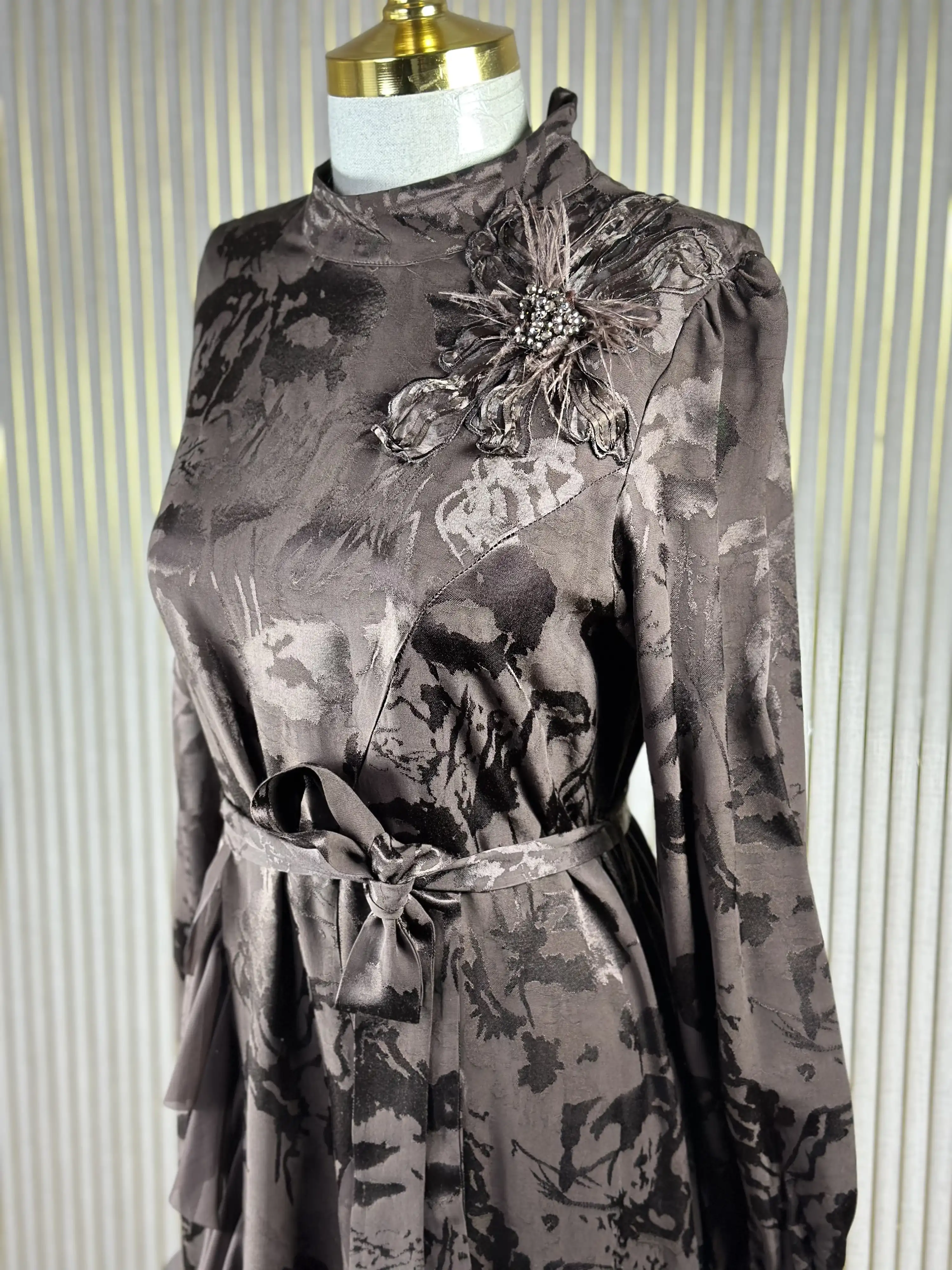 MY312 Kahve Renk Omzu İşlemeli Jakar Elbise