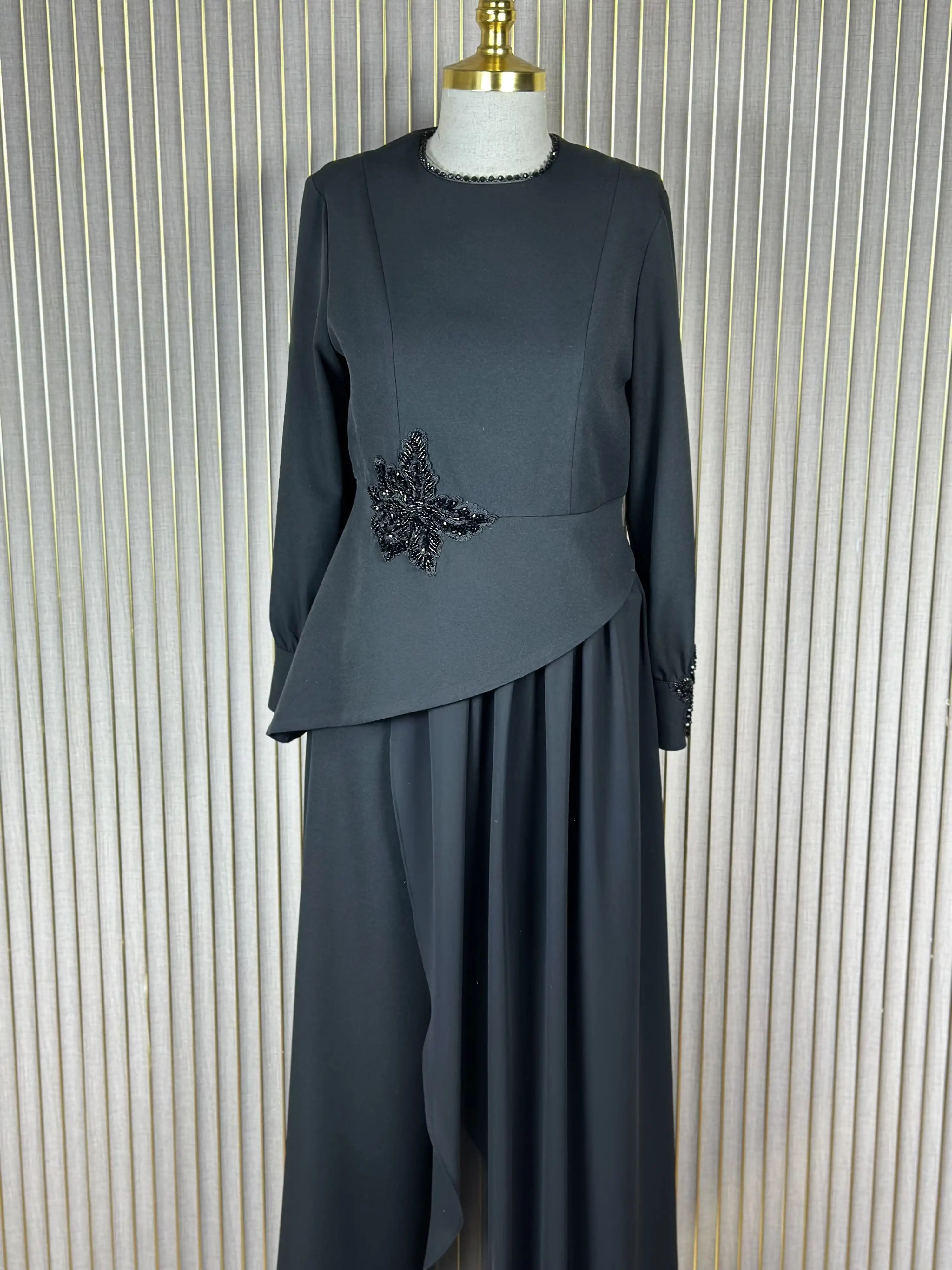 MY312 Siyah Renk Kolu Ve Önü Taşlı Takım