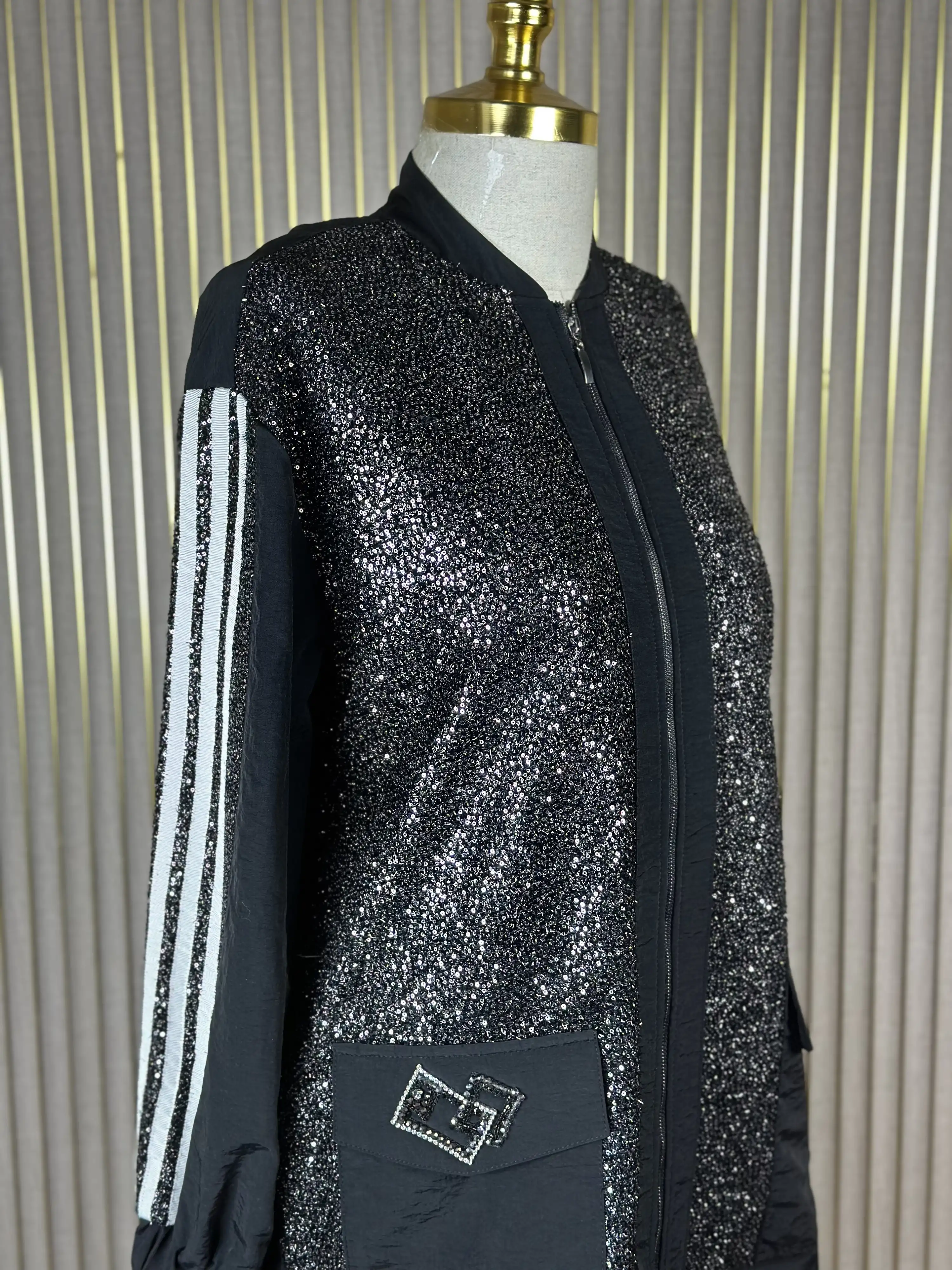 MY312 Siyah Renk Arkası Taşlı Bomber Ceket