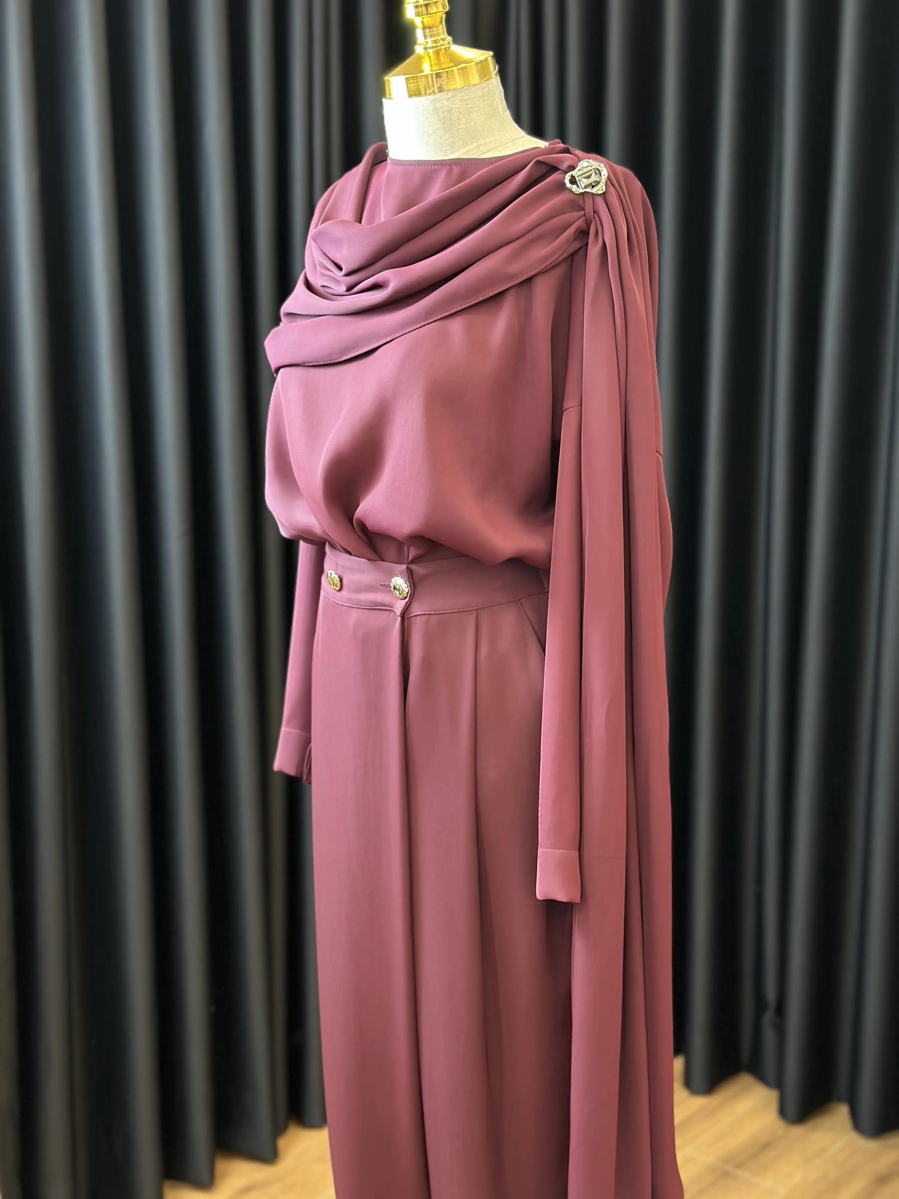 MY312 Mürdüm Renk Omuz Aksesuarlı Takım