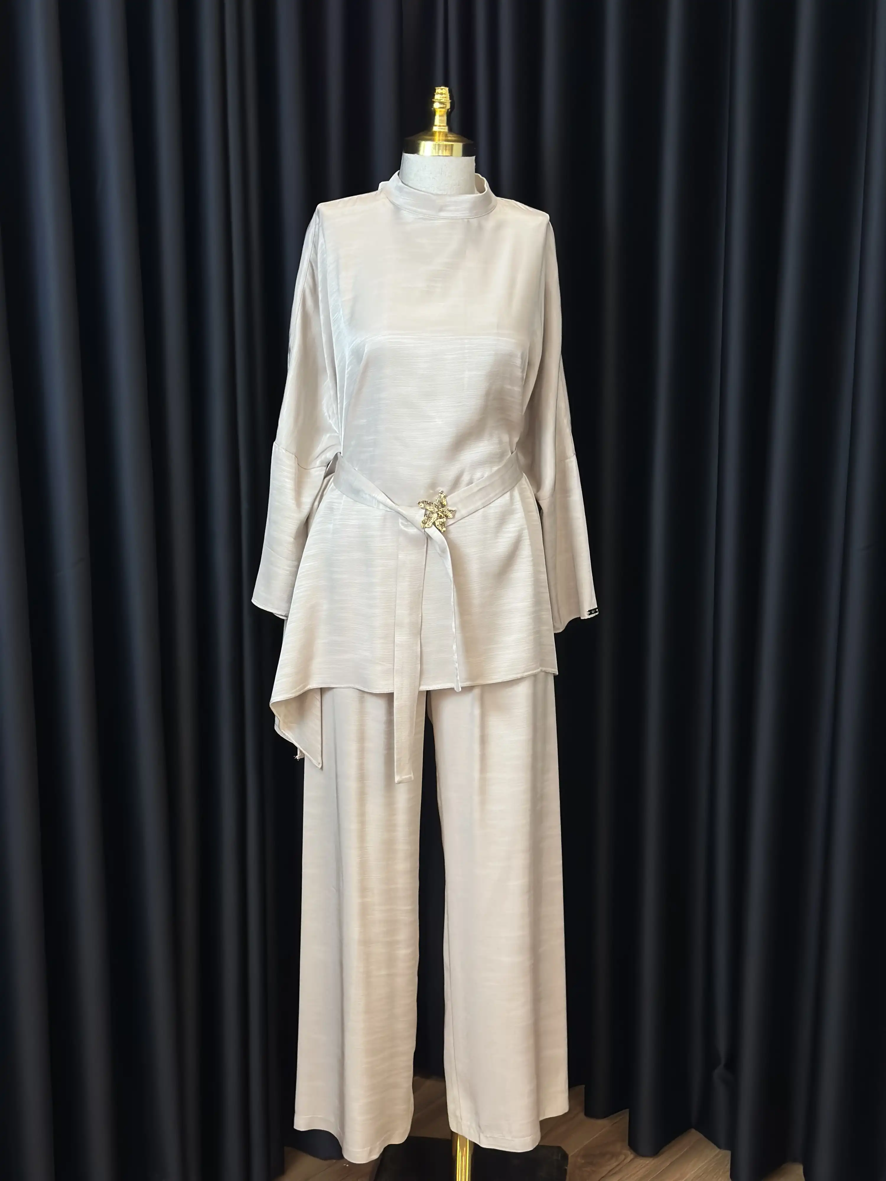 MY312 Bej Renk Broş Detaylı Takım