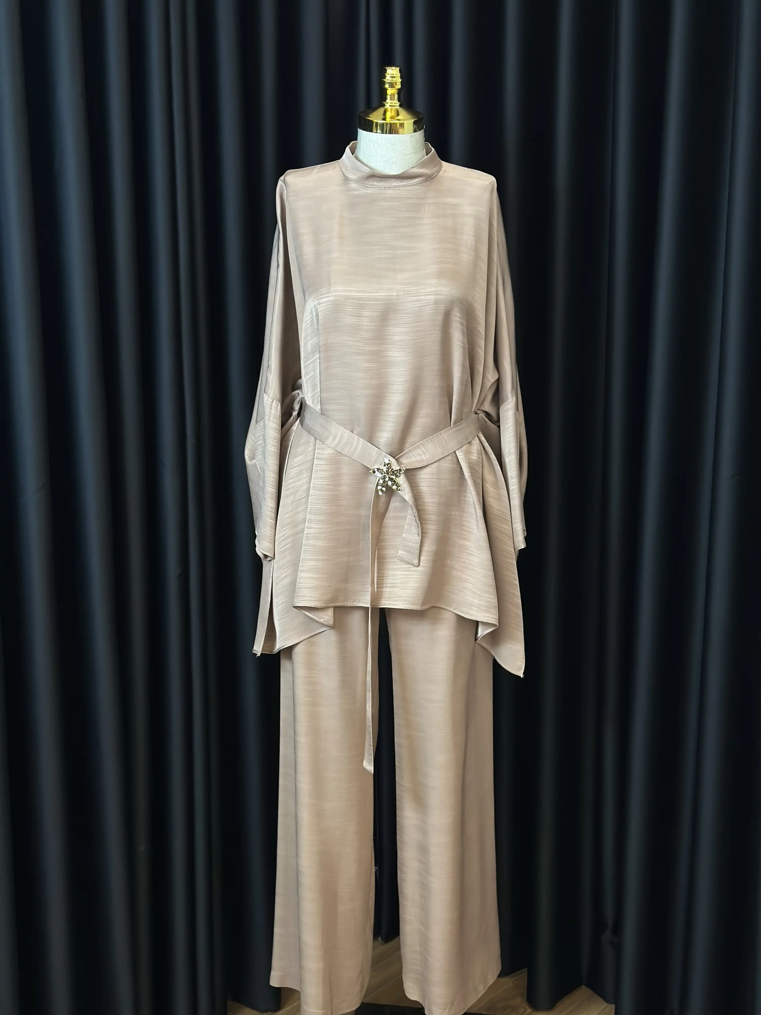 MY312 Camel Renk Broş Detaylı Takım