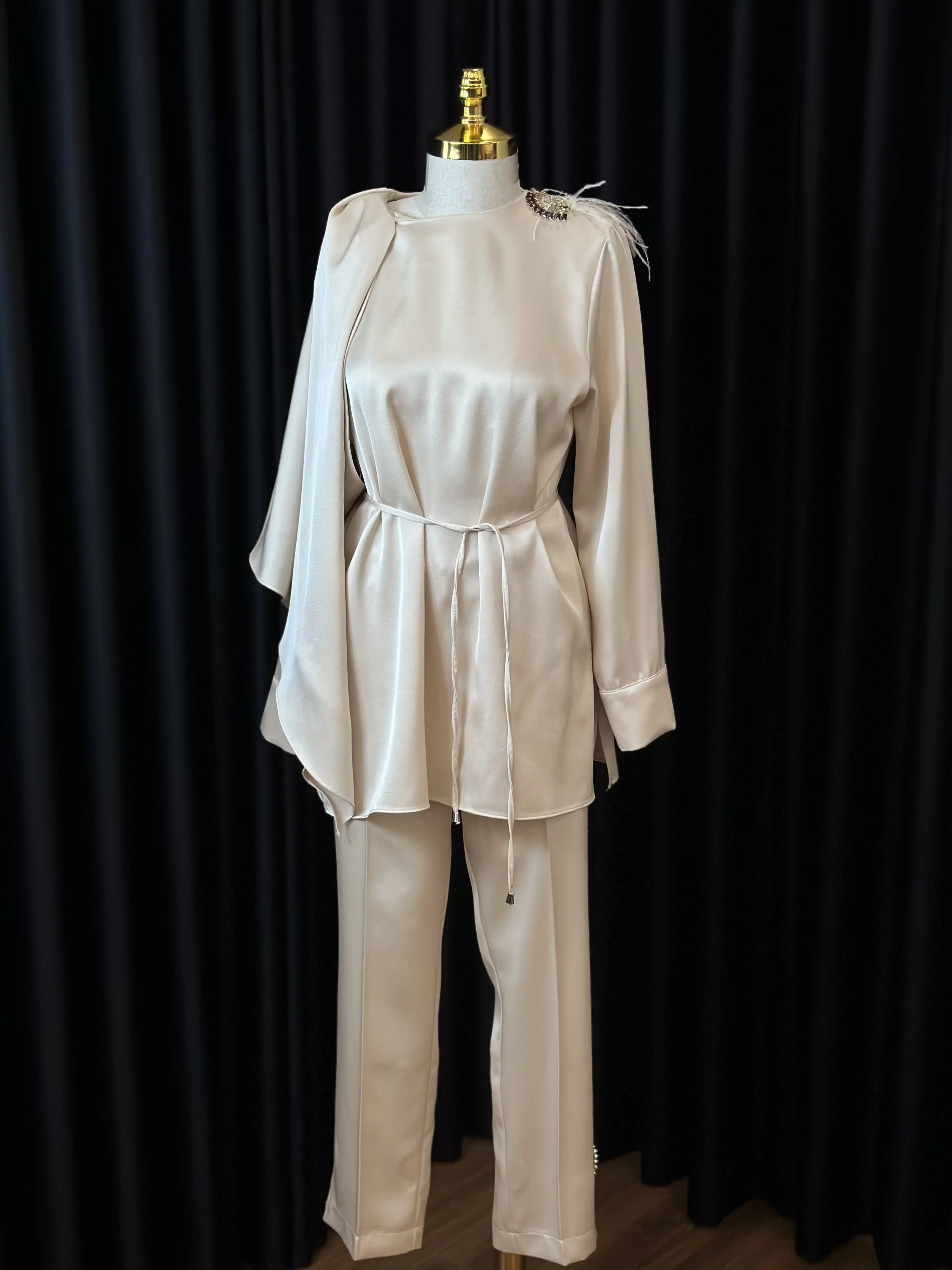 MY312 Bej Renk Omzu Taşlı Takım