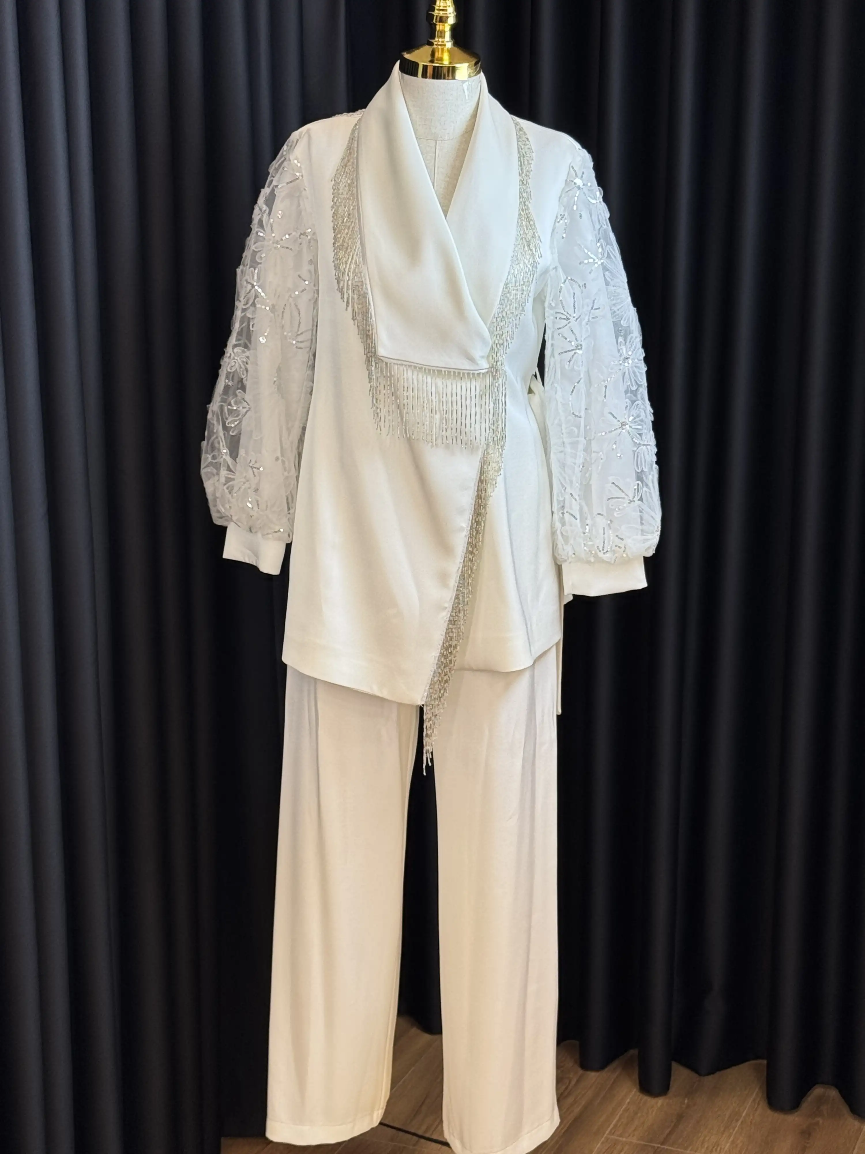 MY312 Ekru Renk Püskül Detaylı Saten Takım