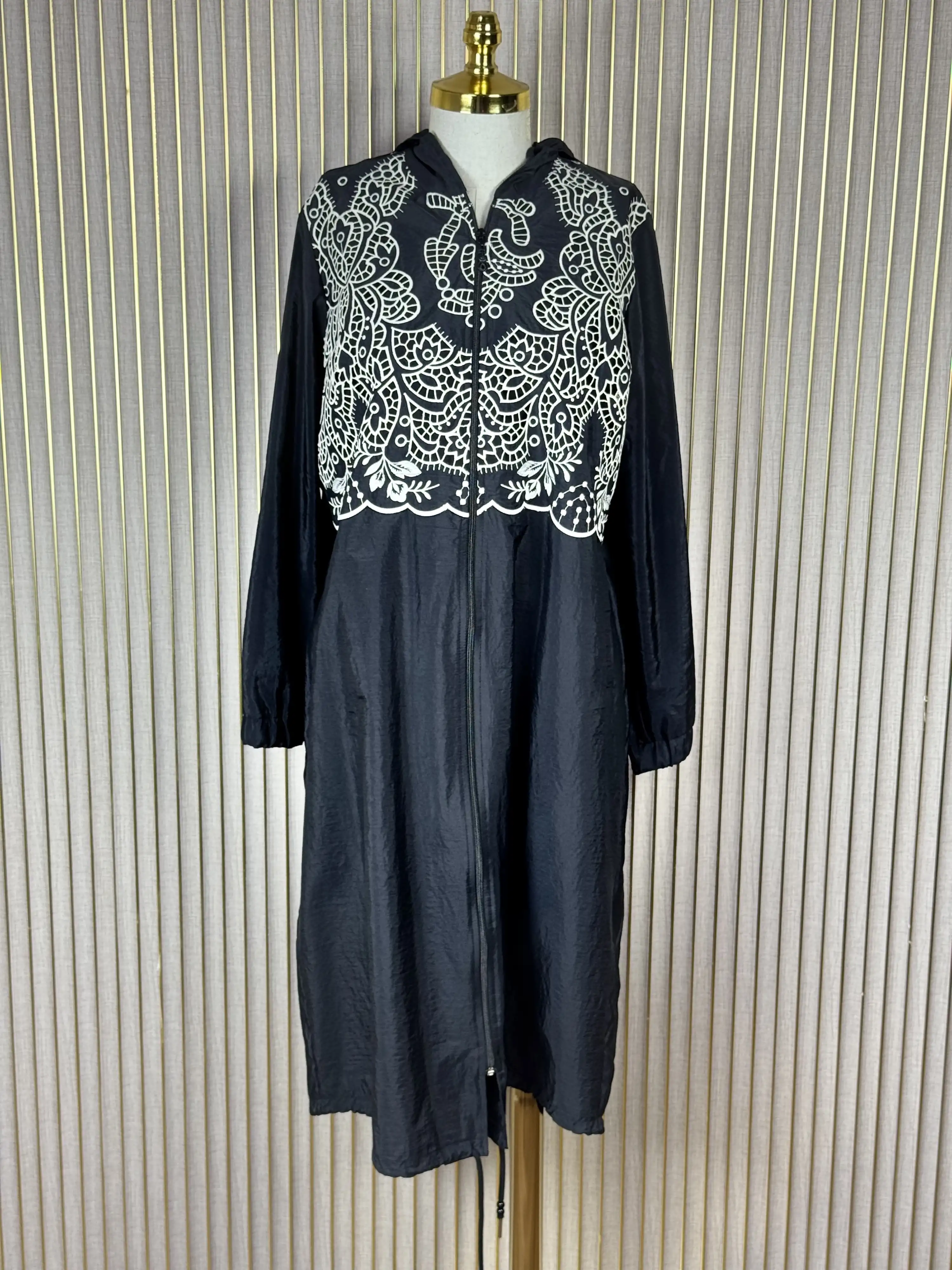 FUAT GÜRŞEN Siyah Renk Ekru Detaylı Kap